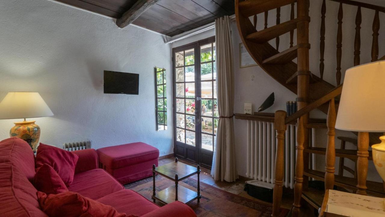 Hotel-Restaurant Le Moulin De La Camandoule فايانس المظهر الخارجي الصورة