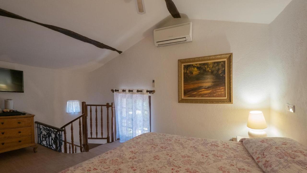 Hotel-Restaurant Le Moulin De La Camandoule فايانس المظهر الخارجي الصورة