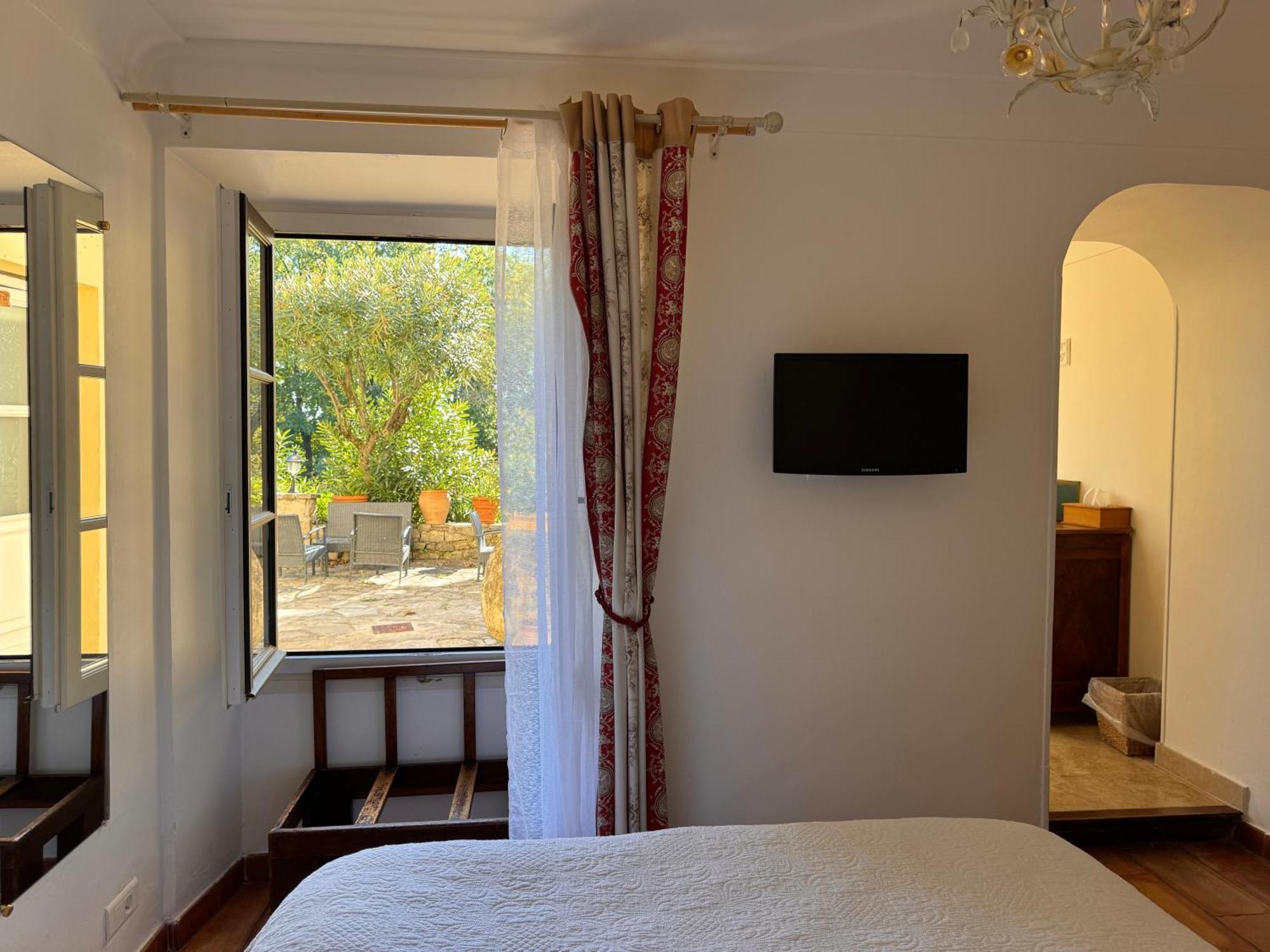 Hotel-Restaurant Le Moulin De La Camandoule فايانس المظهر الخارجي الصورة