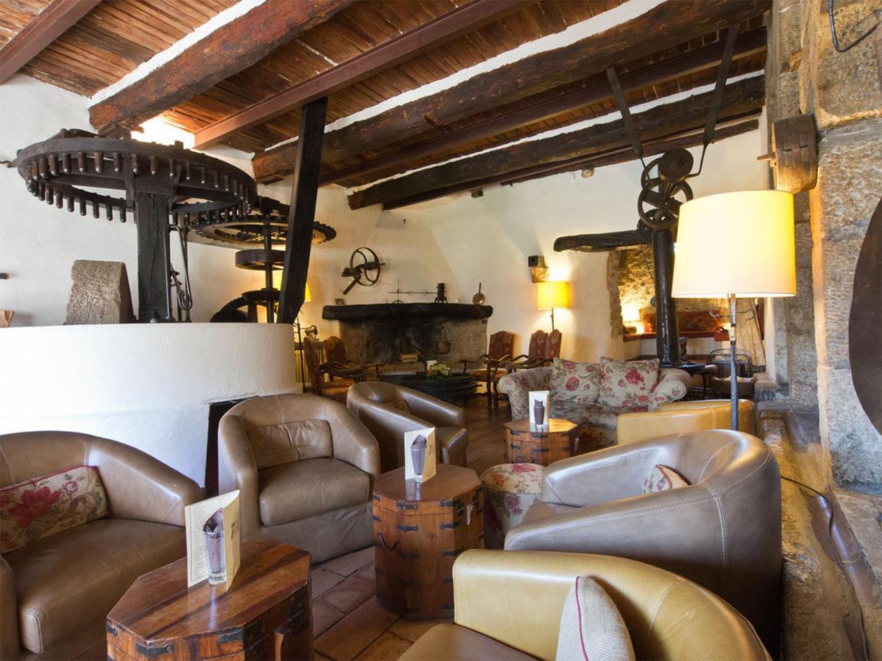Hotel-Restaurant Le Moulin De La Camandoule فايانس المظهر الخارجي الصورة